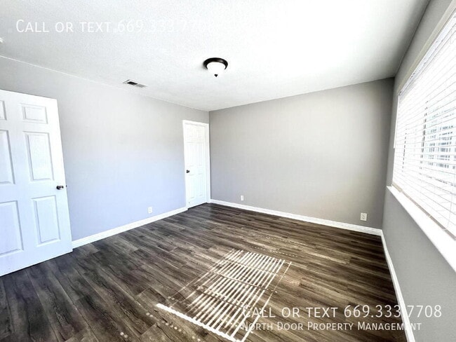 Building Photo - 3197 Bourgeois Way