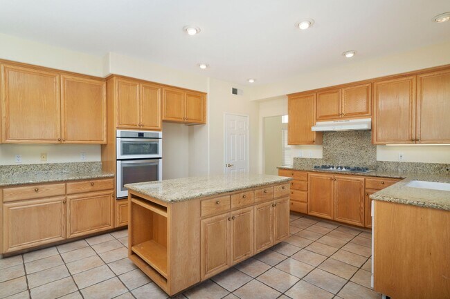 Building Photo - 3829 Via Del Rancho