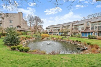 Building Photo - 1465 E Putnam Ave