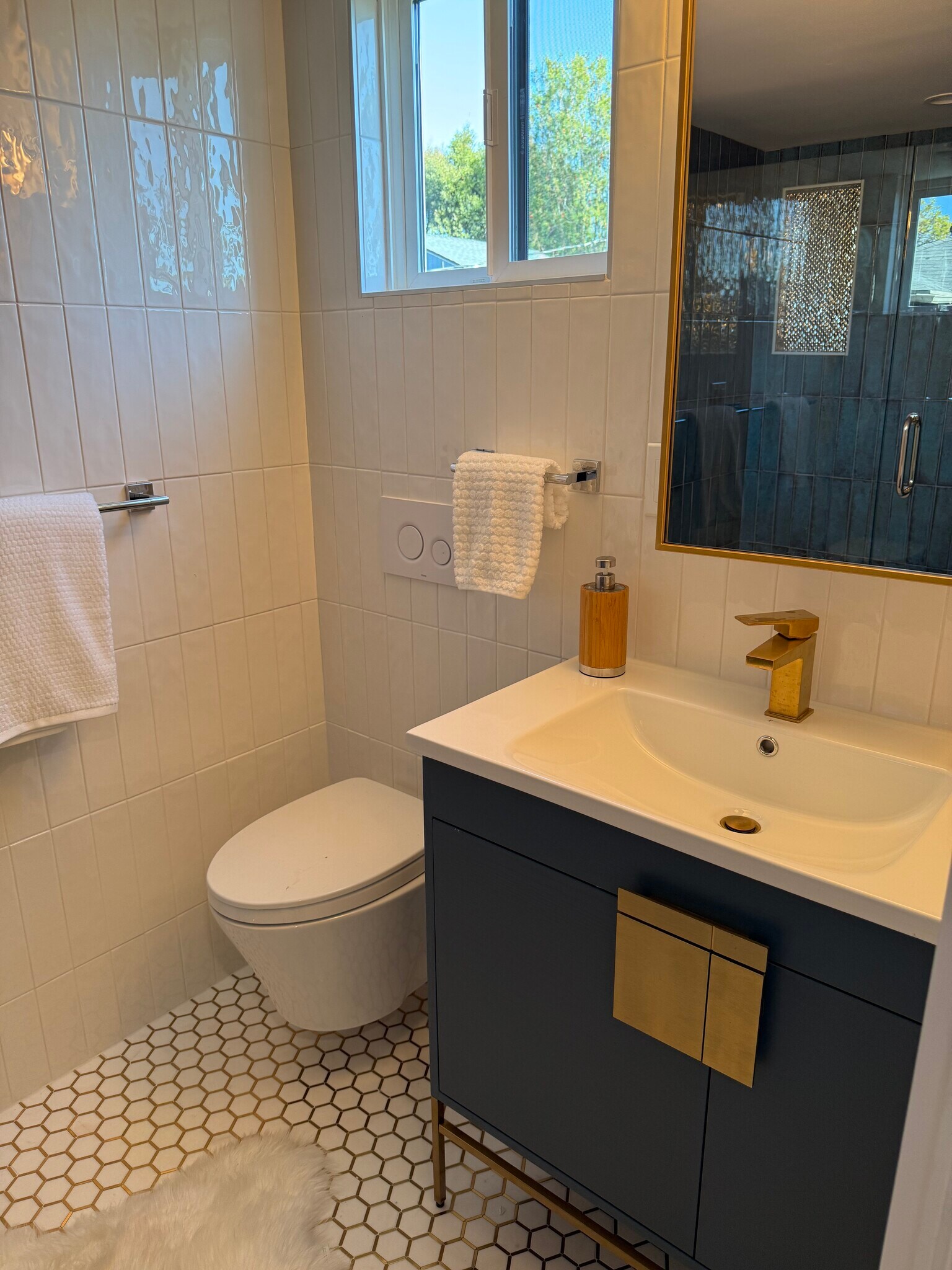 Building Photo - 10351 Keswick Ave