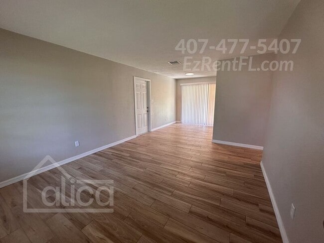 Building Photo - 2155 Aaron Ave