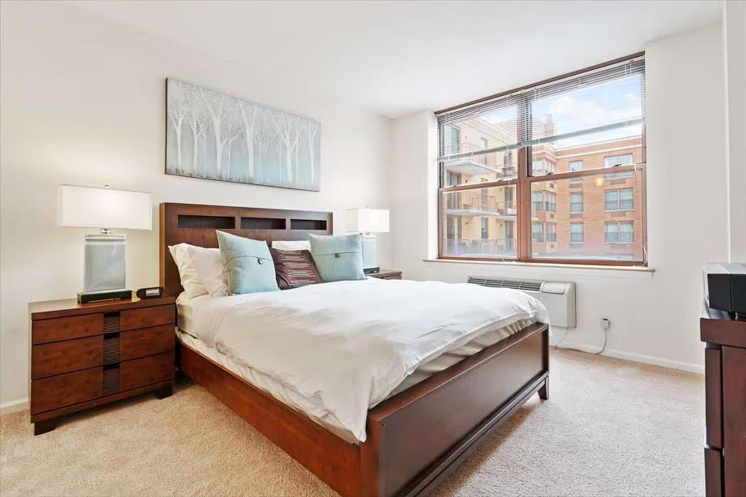 Building Photo - 330 River St