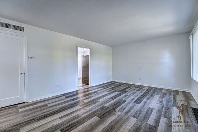 Building Photo - 1355 Mesa Ave