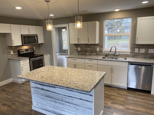 Building Photo - 234 Santa Monica Blvd