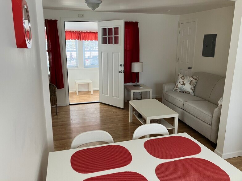 Building Photo - 1922 Baltimore Ave