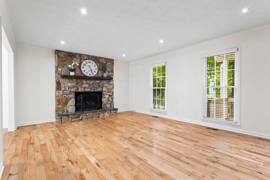 Building Photo - 4133 Thornwall Dr