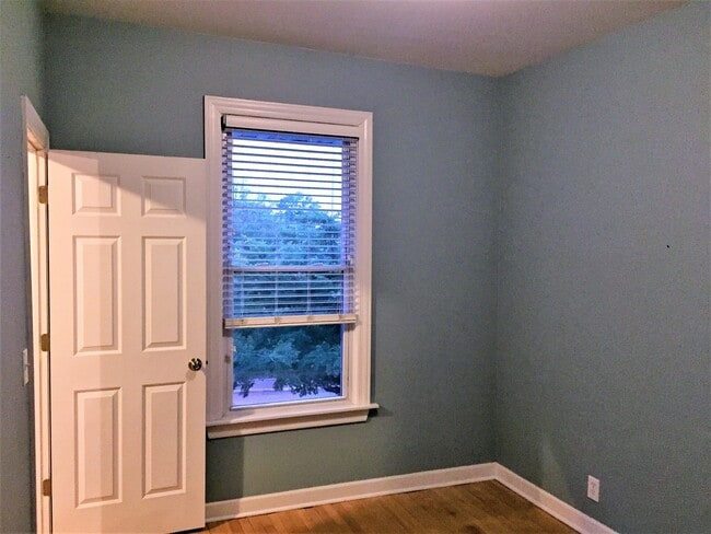 Building Photo - 3926 W Byron St