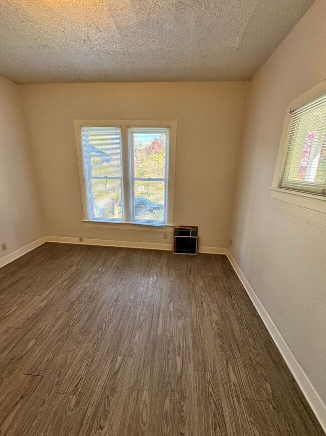 Building Photo - Nehalem Place