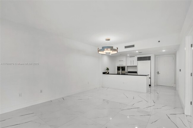 Building Photo - 475 Brickell Ave