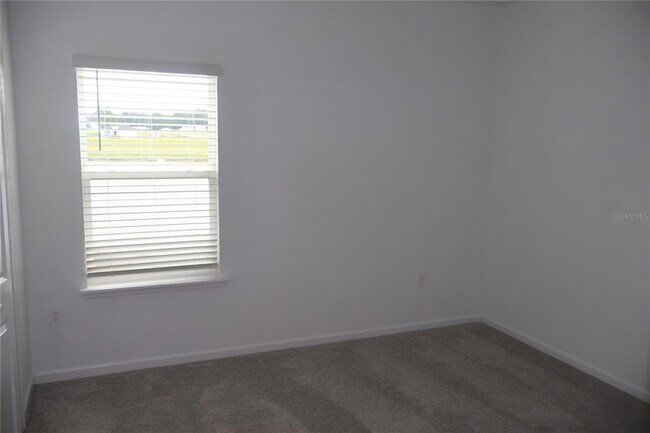 Building Photo - 3260 NE 40th Ln