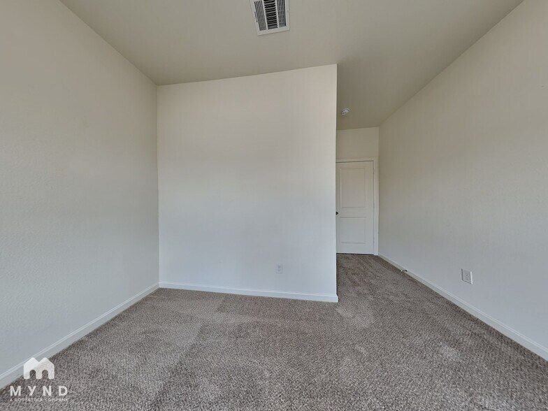 Building Photo - 1056 Banyon Tree Ln