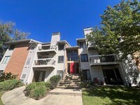 Building Photo - Lovely 2 BR/2 BA Condo in Glen Burnie!