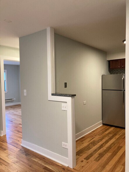 Building Photo - 696 Elm Pl