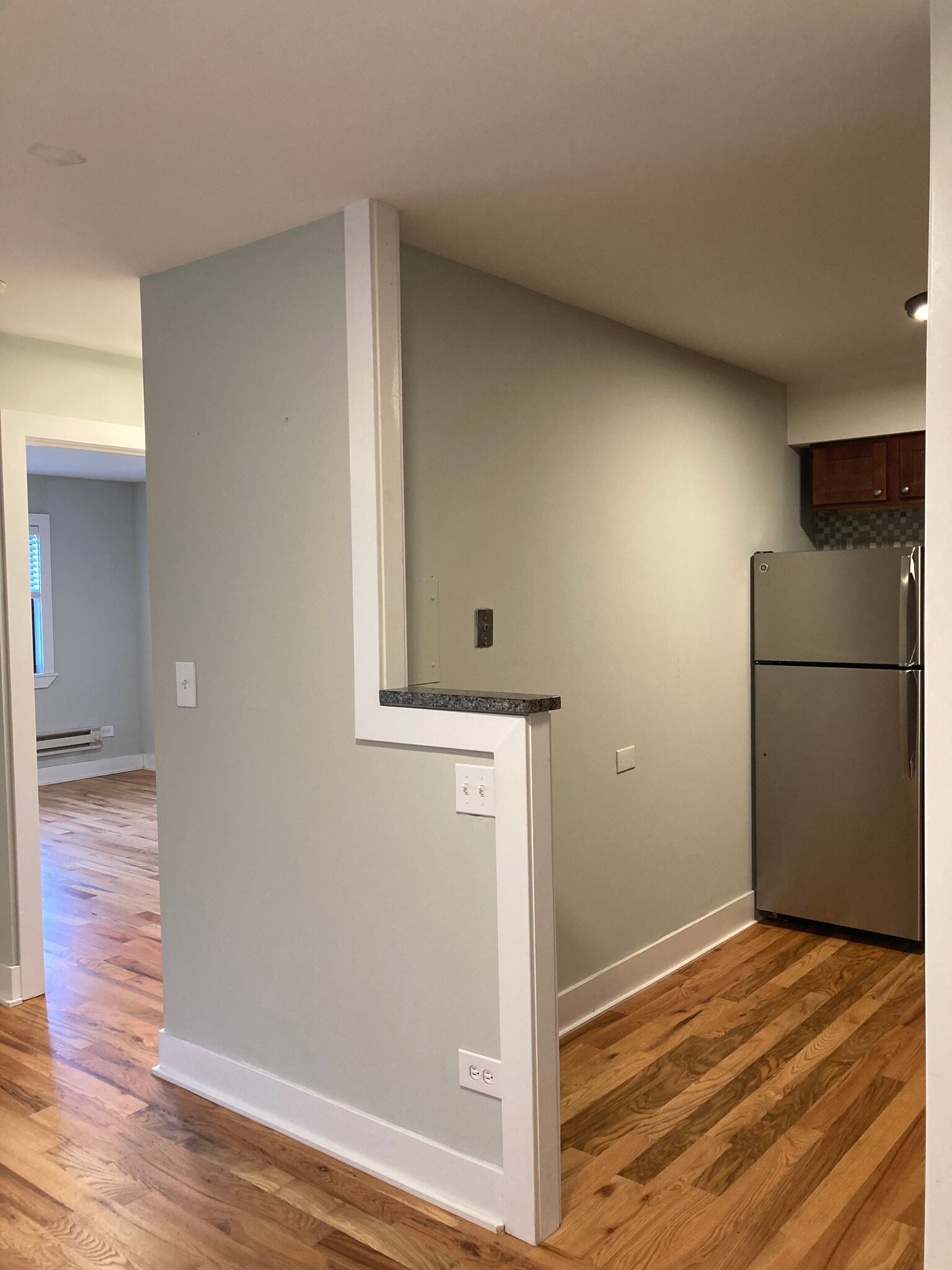 Building Photo - 696 Elm Pl