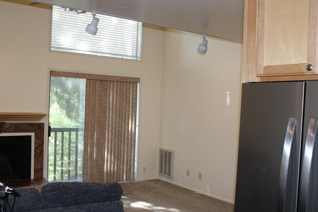 Building Photo - 2459 Indian Springs Ln
