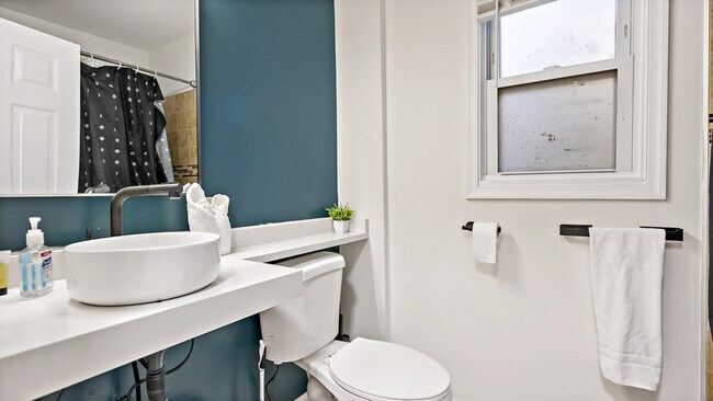 Building Photo - 5545 Davey St