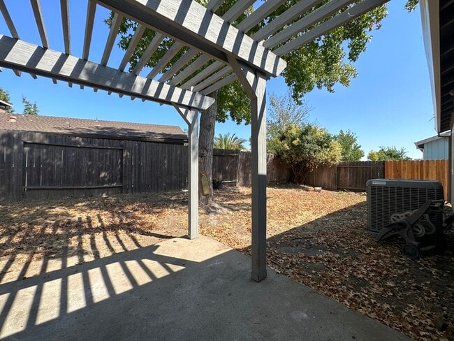 Building Photo - 8613 Tiogawoods Dr