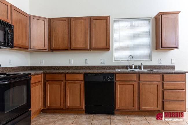 Building Photo - Perfect Home, Location and Price!