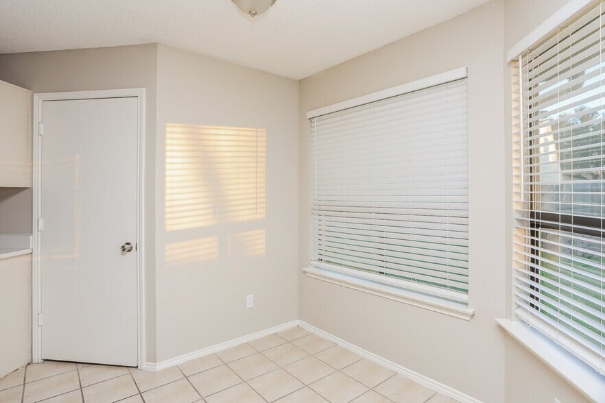 Building Photo - 2413 Claremont Dr