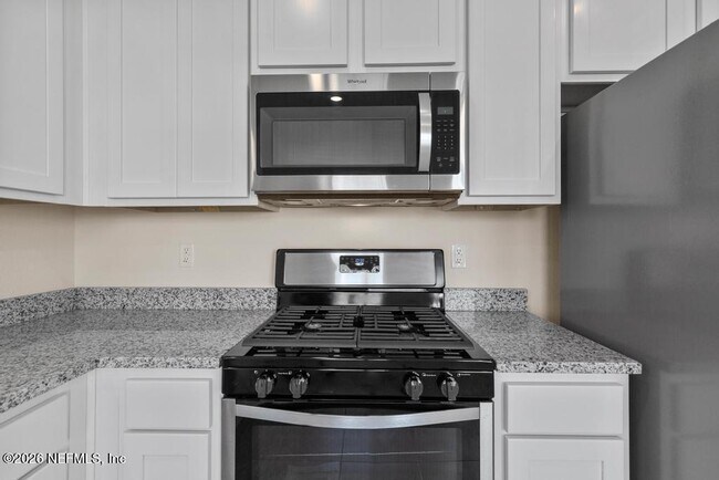 Building Photo - 21 Temple Dr