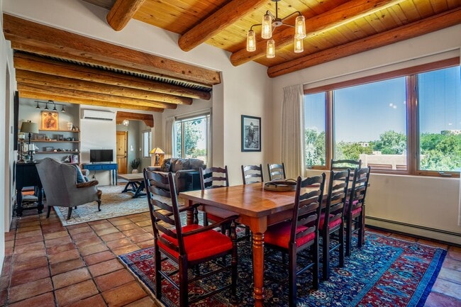 Building Photo - Gorgeous Northside Santa Fe Home