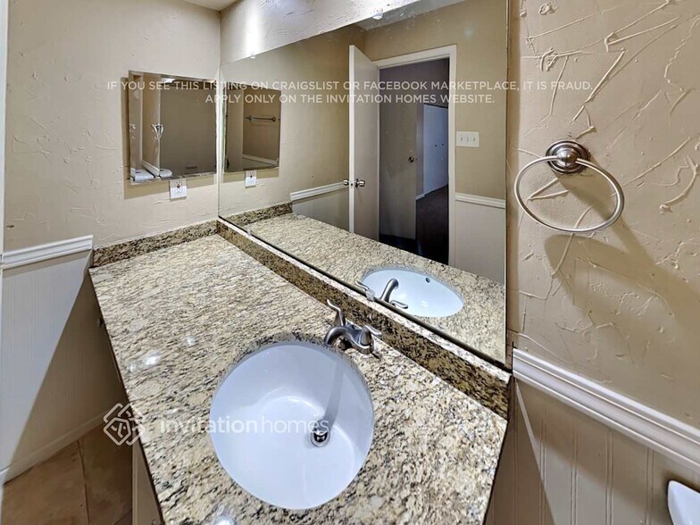 Building Photo - 7707 High Village Dr