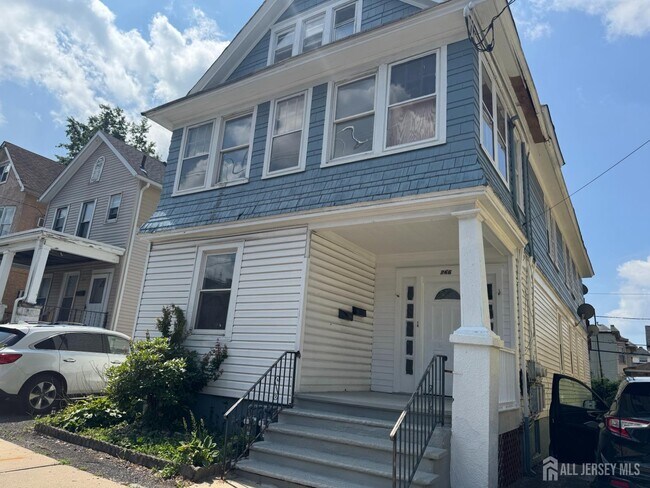 Building Photo - 266 Sandford St