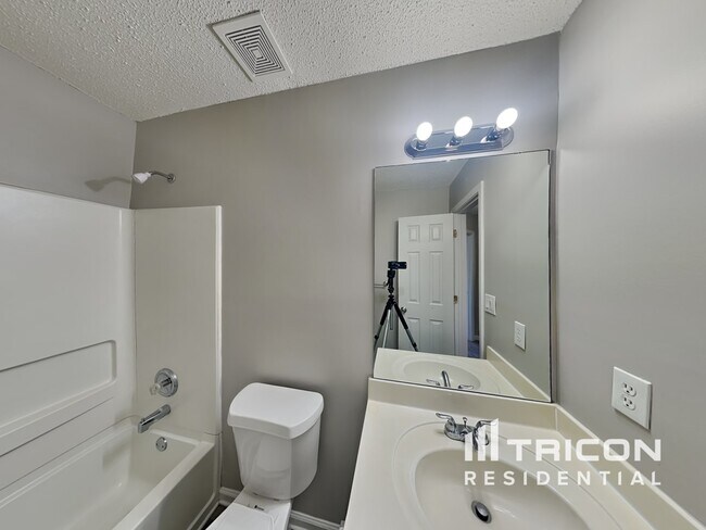 Building Photo - 218 Bo Simpson Pkwy