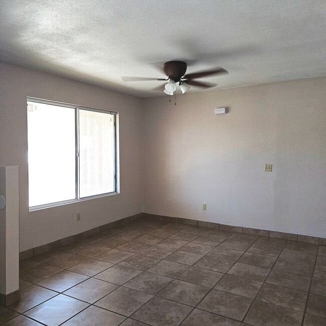 Building Photo - 3 bedroom/2 bath home for Rent