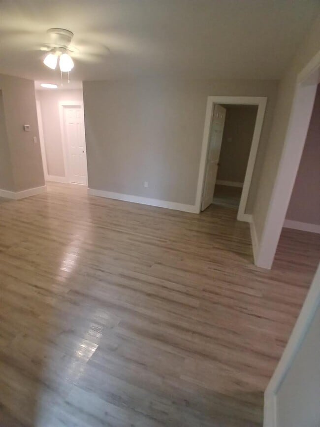 Building Photo - 1320 NE 146th St