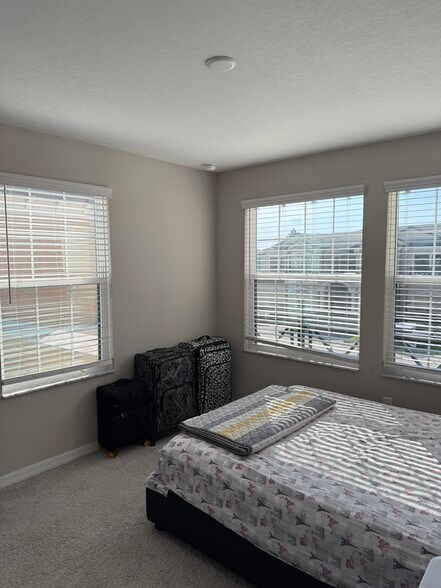 Building Photo - 30086 Southwell Ln