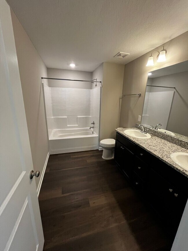 Building Photo - Stunning New Construction in the Heart of Columbus