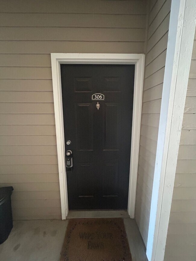 Building Photo - Modern 2-Bedroom, 2-Bath Home