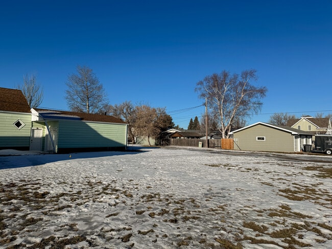 Building Photo - Rustic Farmhouse