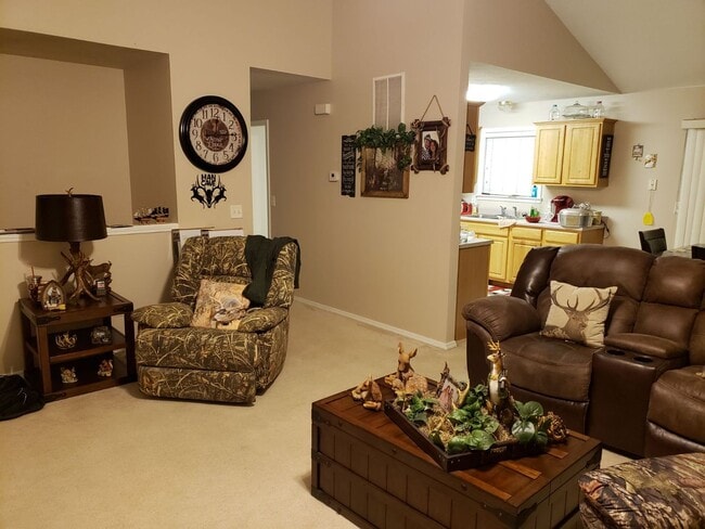 Building Photo - 3 Bedroom - 2.5 Bath Home in the HEART of ...
