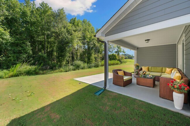 Building Photo - 55+ Del Webb community in Fuquay Varina with tons of amenities! -Available Now!