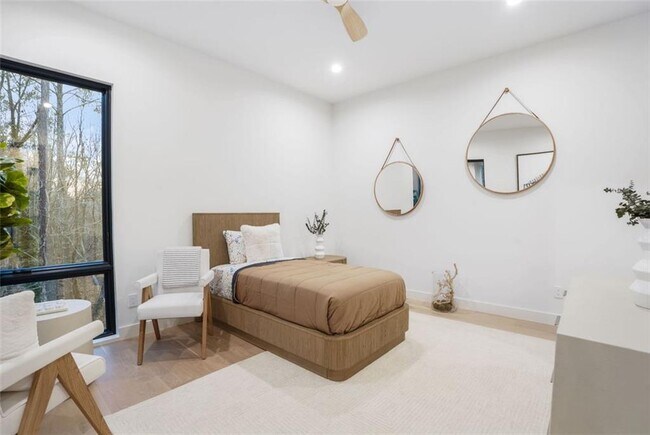 Building Photo - 1736 Cox Rd