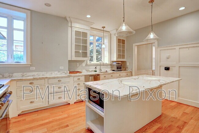 Building Photo - 5304 Springlake Way