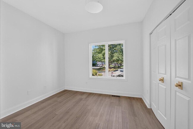 Building Photo - 221 Spring Race Ct