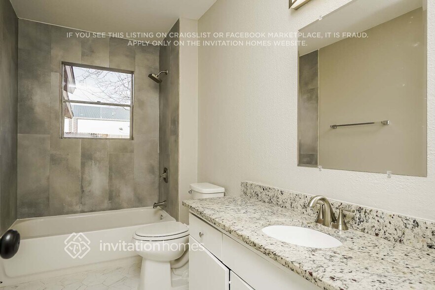 Building Photo - 923 Meadow Mead Dr