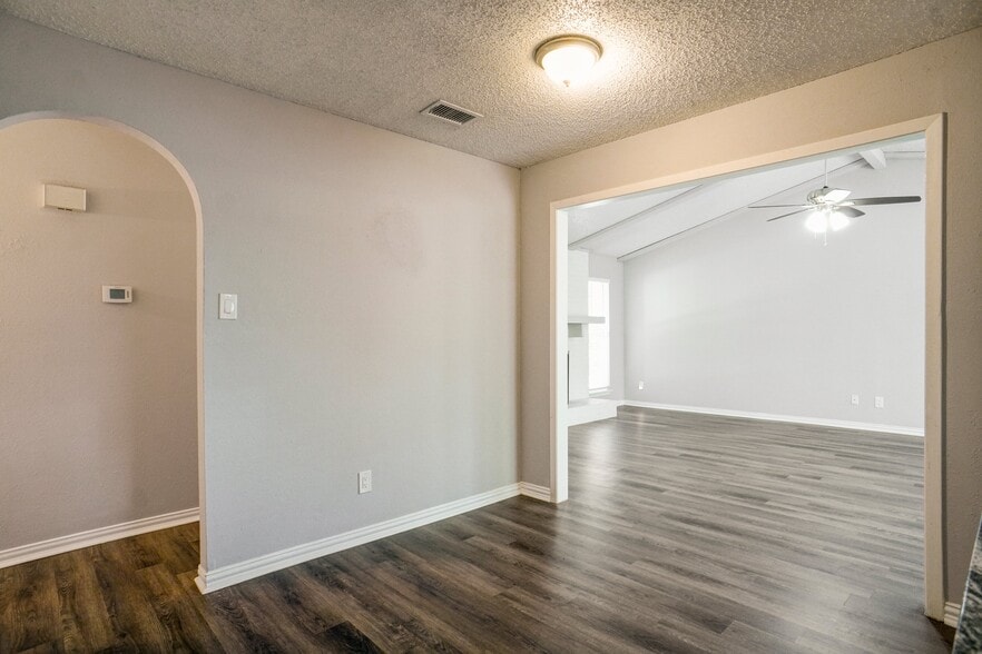 Building Photo - 1741 Crystal Way