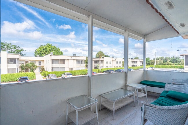Building Photo - 467 Saxony Way