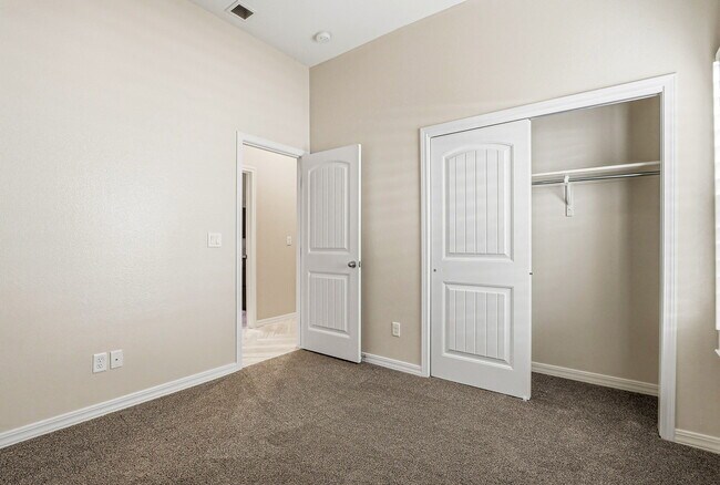 Building Photo - 925 Louisiana Downs Ave