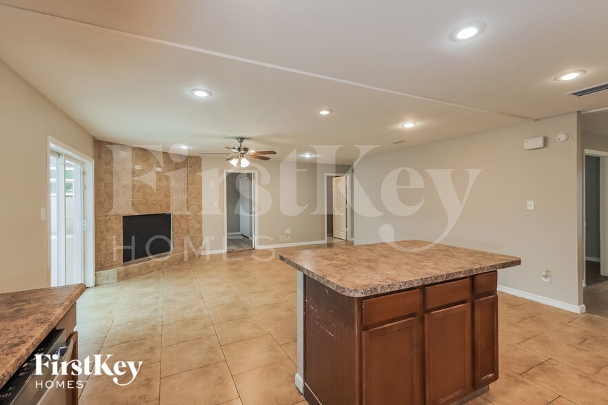 Building Photo - 3810 Treadway Dr