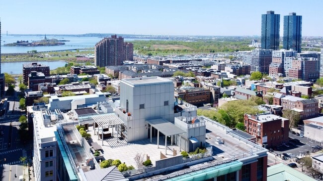 Building Photo - 105 Greene St