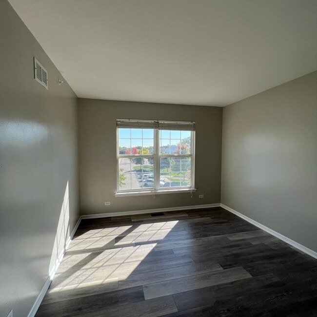 Building Photo - 1169 Shorewood Ct