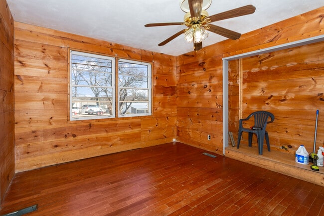 Building Photo - 4624 Hickory Ln