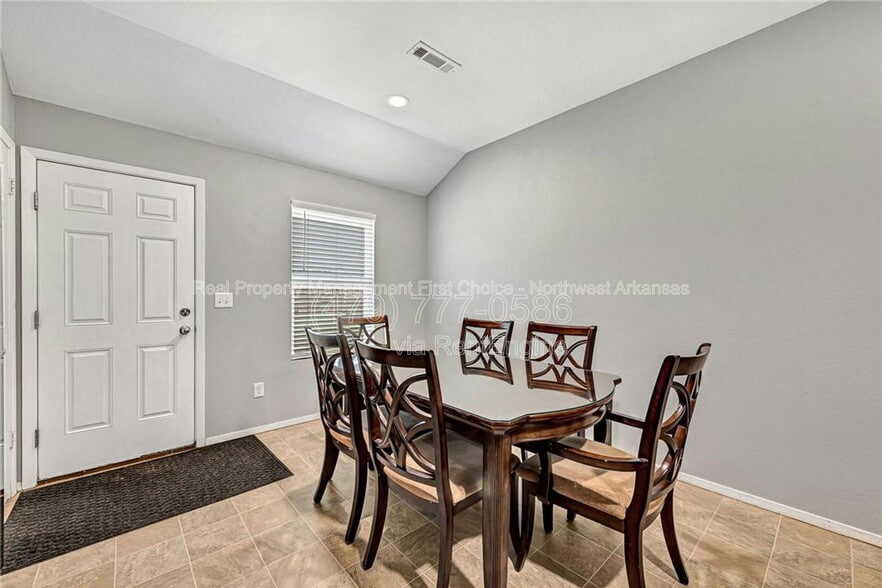 Building Photo - 716 NW 70th Ave