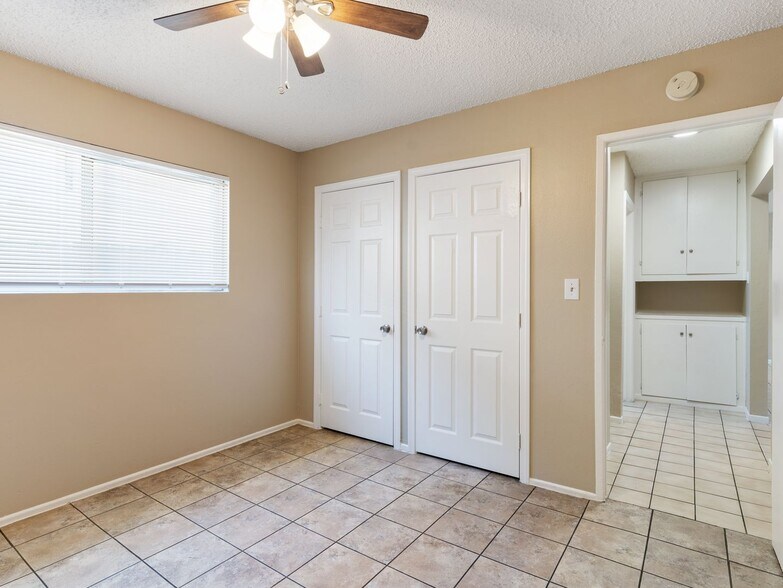 Building Photo - 1050 Gaviota Ave