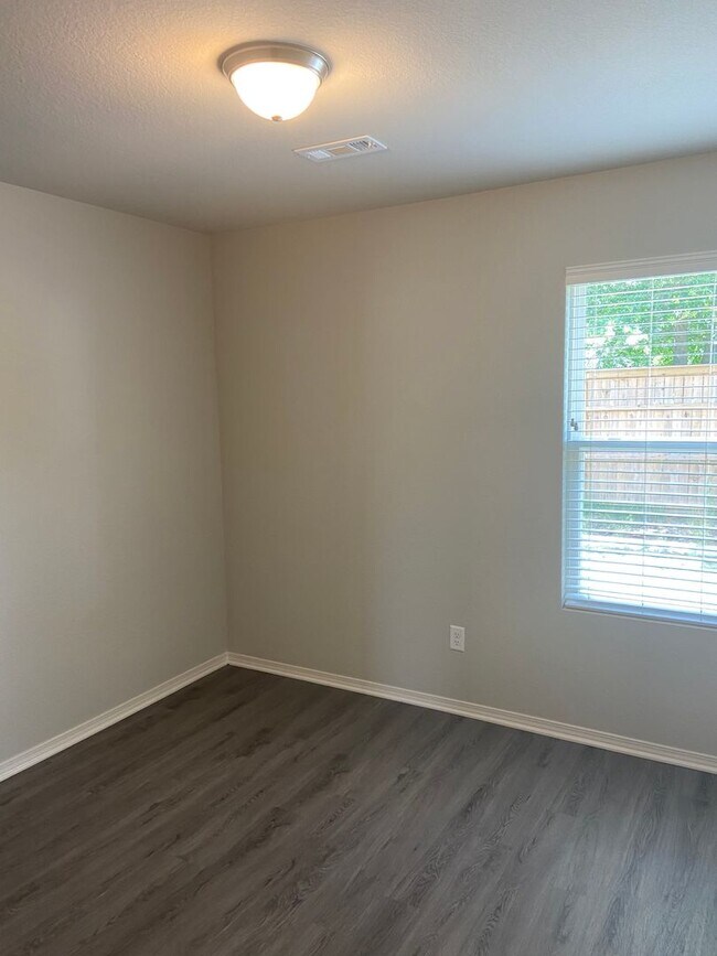 Building Photo - *PreLeasing* Four Bedroom | Two Bath Home in Conrad Court